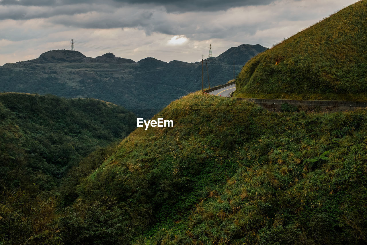 SCENIC VIEW OF GREEN MOUNTAINS AGAINST SKY