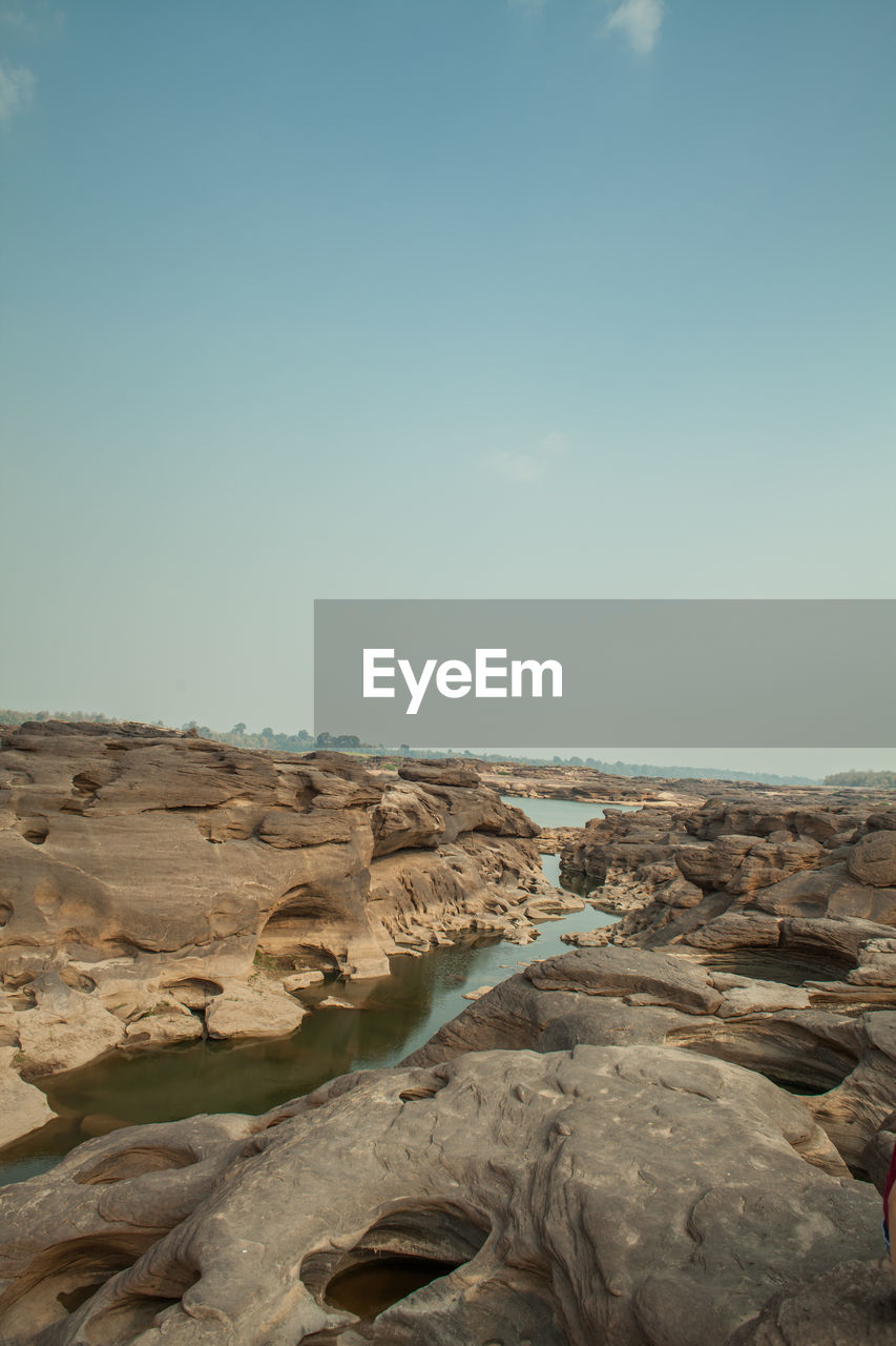 SCENIC VIEW OF ROCK FORMATIONS AGAINST SKY