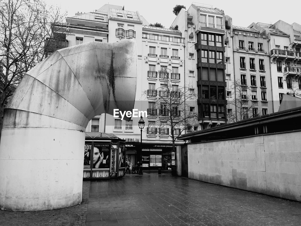 VIEW OF BRIDGE IN CITY