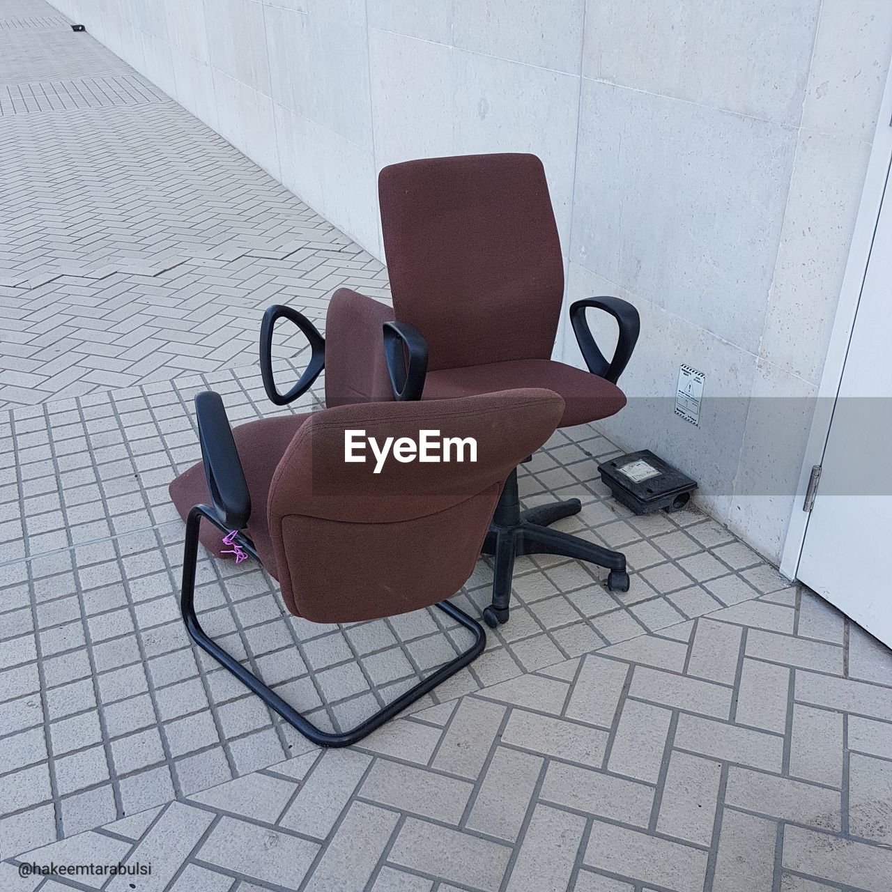 EMPTY CHAIR IN OFFICE