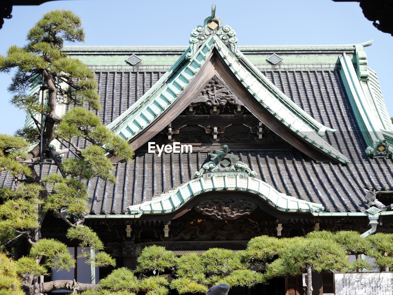 LOW ANGLE VIEW OF TEMPLE BUILDING