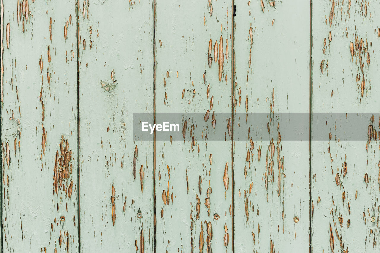 FULL FRAME SHOT OF WEATHERED WOOD