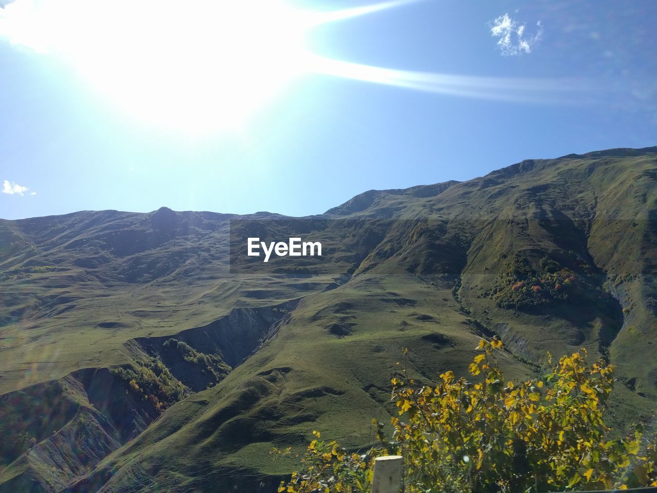 SCENIC VIEW OF MOUNTAIN AGAINST SKY