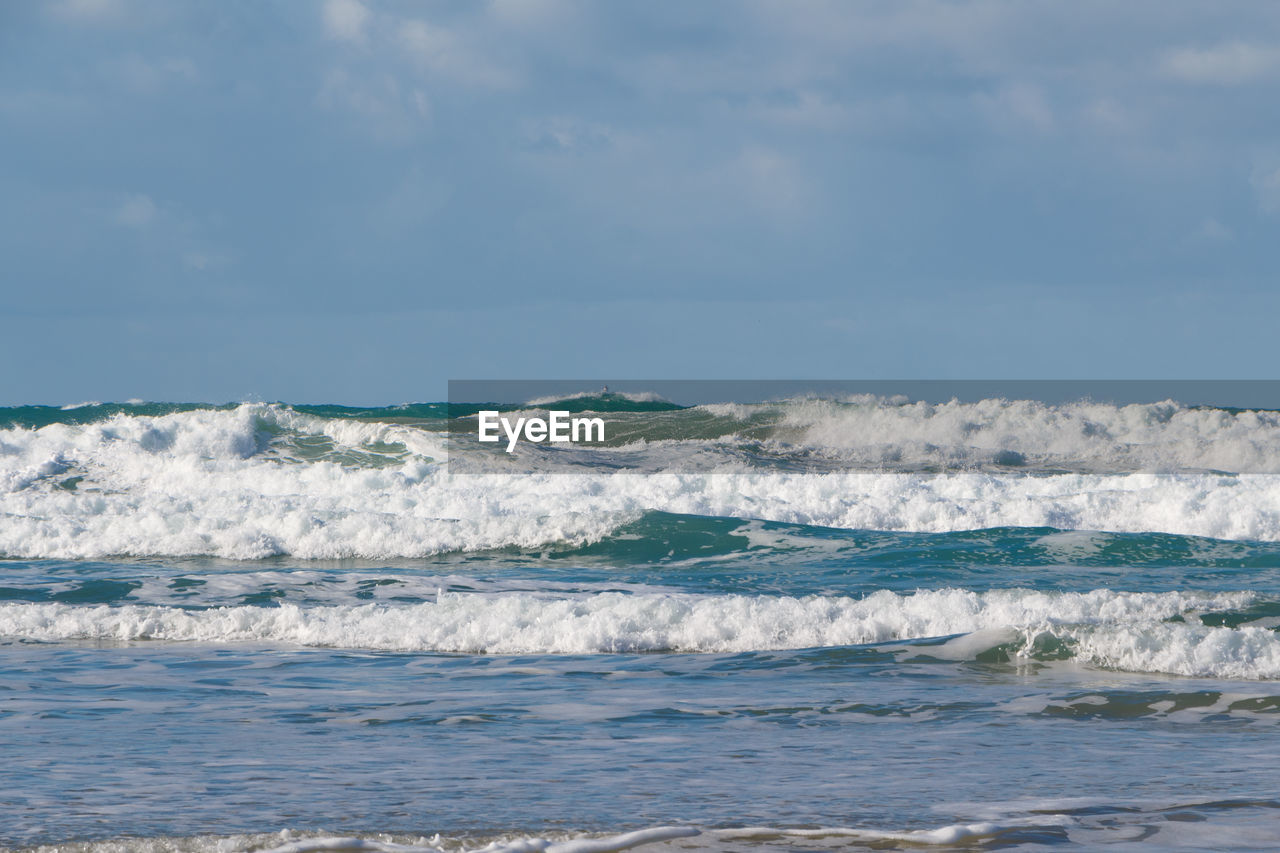 SCENIC VIEW OF SEA AND WAVES AGAINST SKY