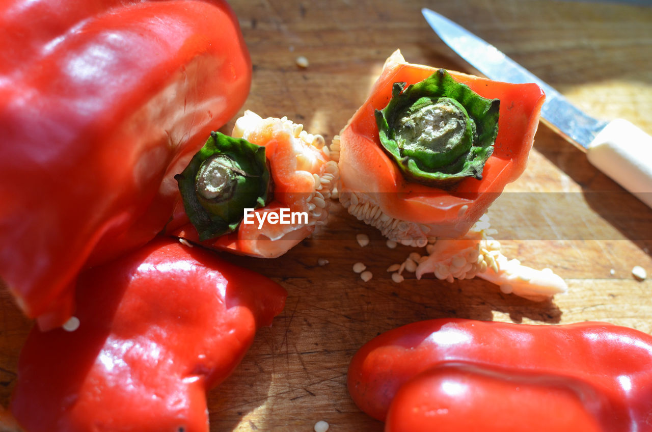 CLOSE-UP OF VEGETABLES IN PLATE