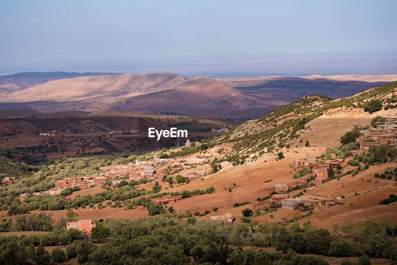 AERIAL VIEW OF LANDSCAPE AND MOUNTAINS AGAINST SKY