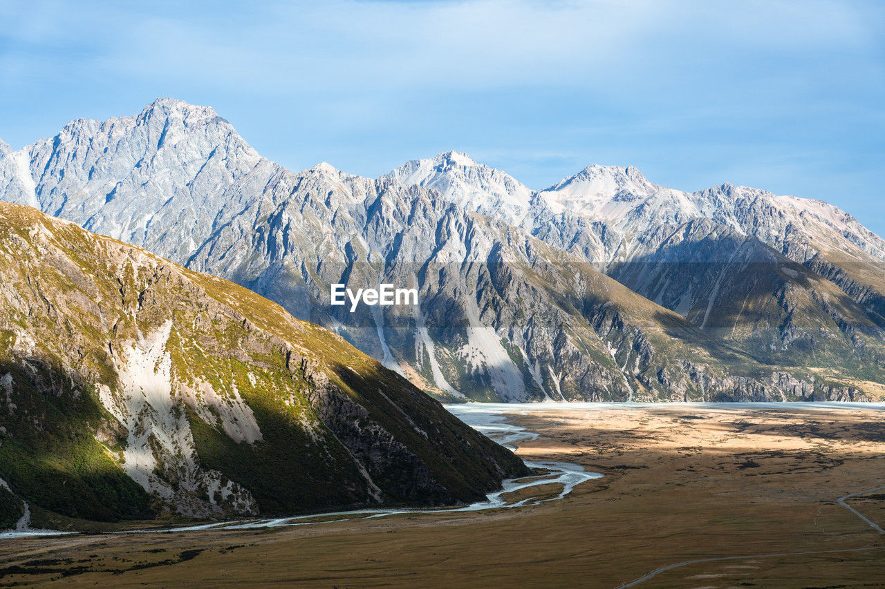 View of the mountains in aoraki/mt cook national park, new zealand