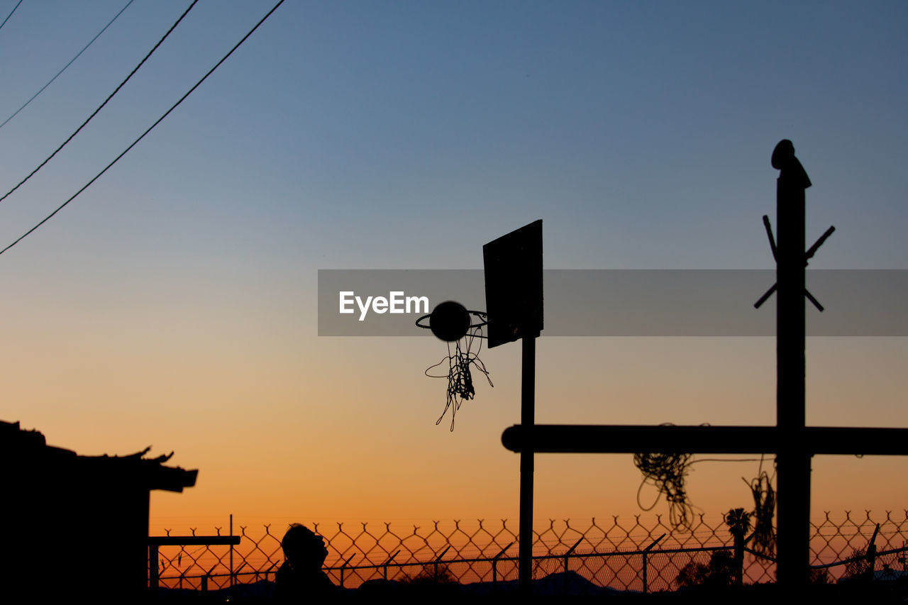 SILHOUETTE BIRDS AGAINST SKY AT SUNSET