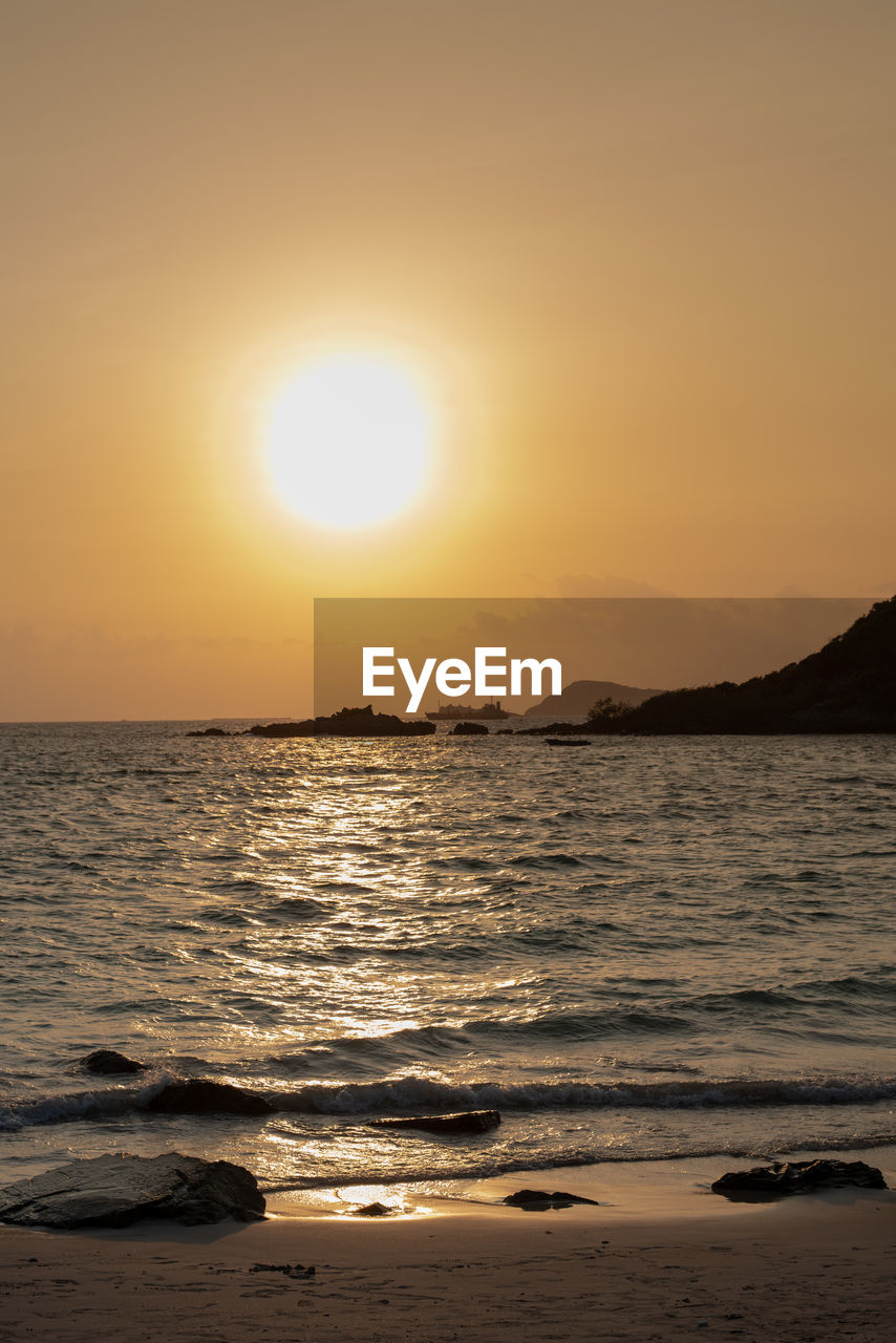 SCENIC VIEW OF SUNSET OVER SEA