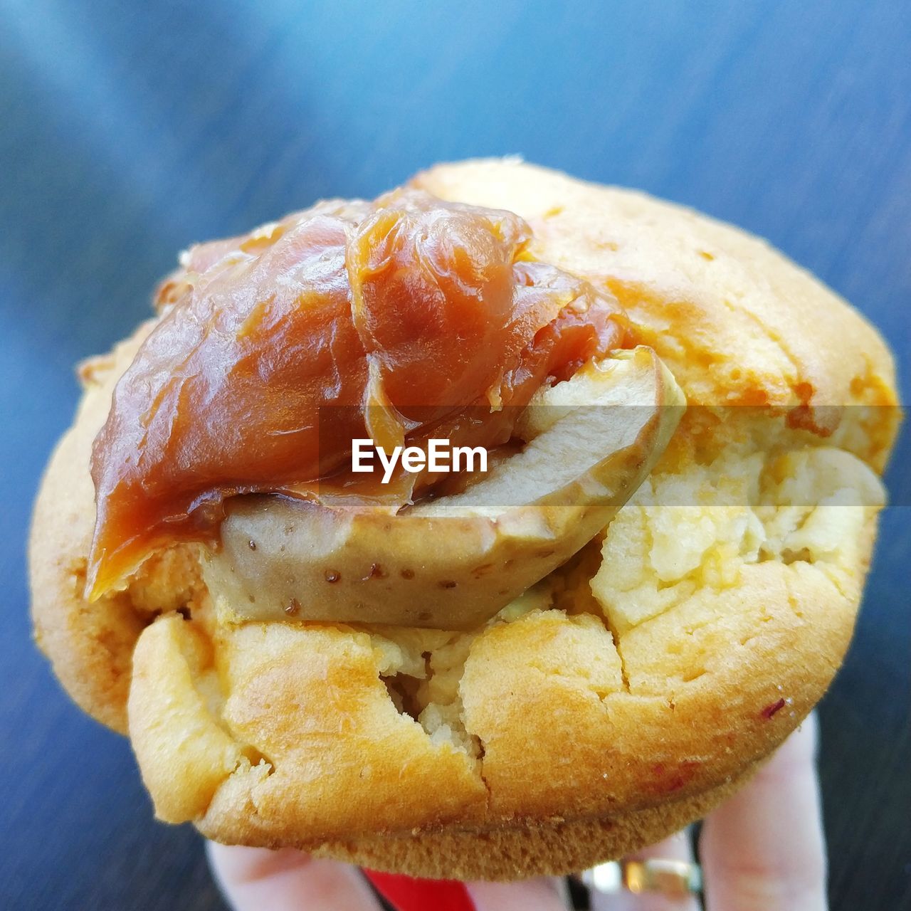 CLOSE-UP OF A HAND HOLDING BREAD