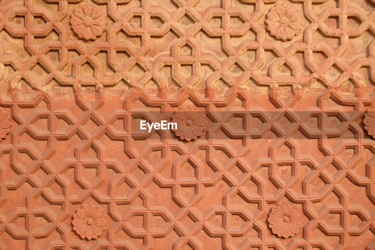 Stone pattern on a temple wall in red fort, agra, unesco world heritage site, india