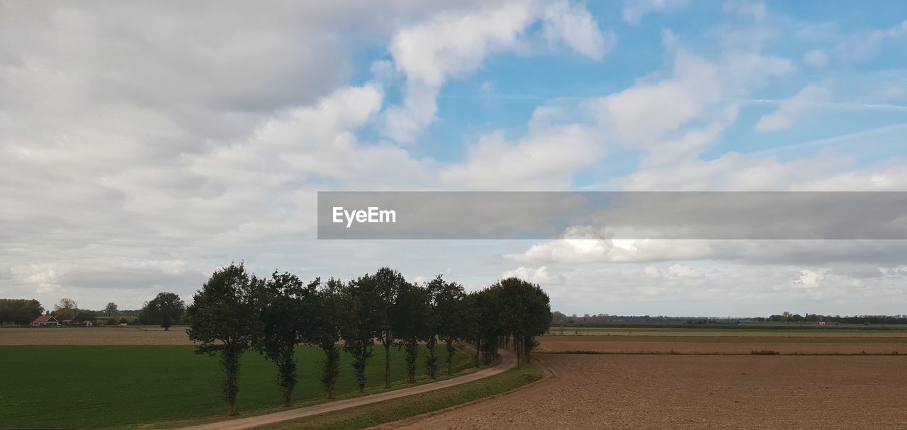 SCENIC VIEW OF FARM AGAINST SKY