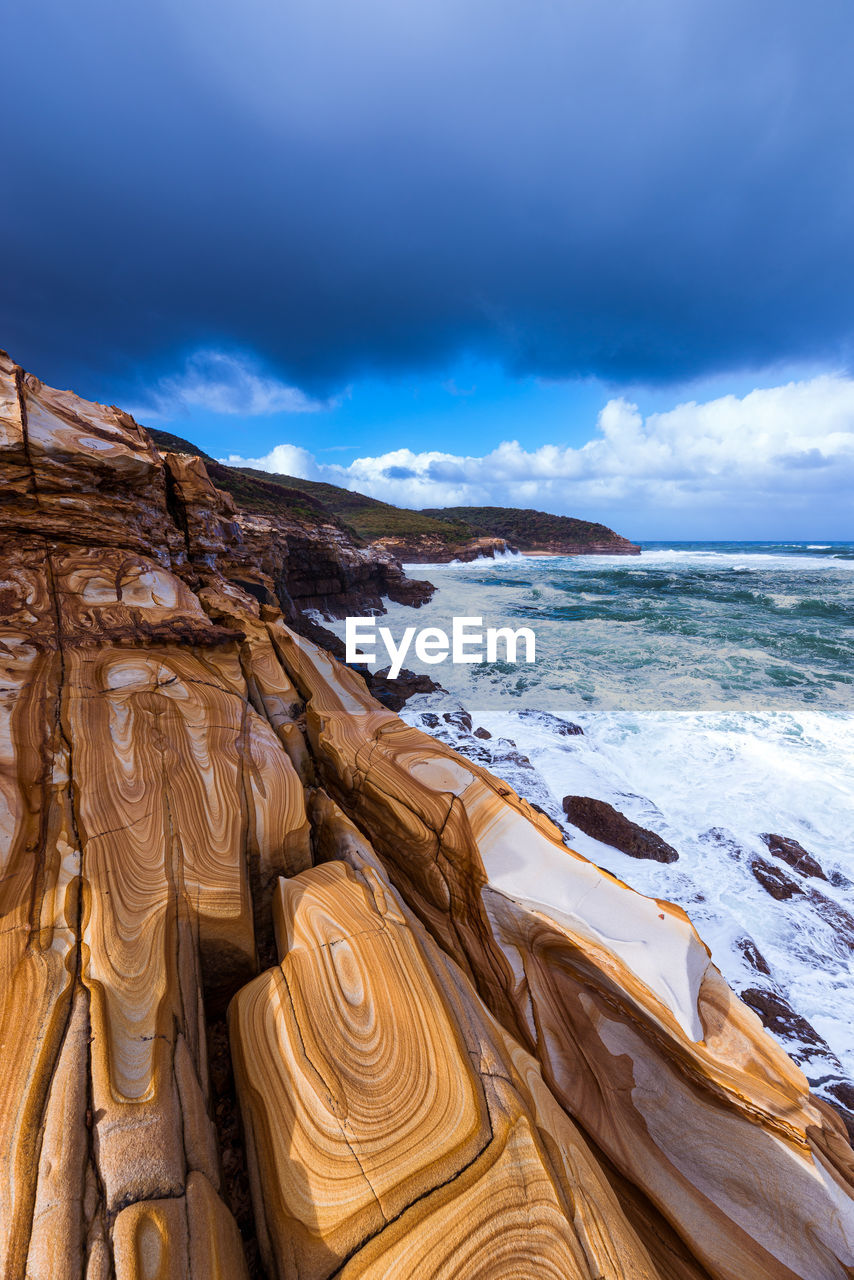 PANORAMIC VIEW OF SEA AND MOUNTAINS AGAINST SKY