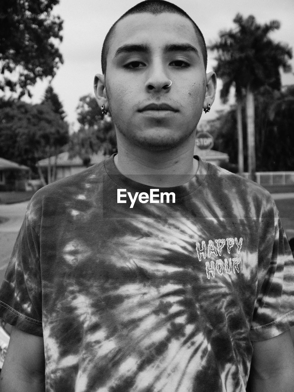 PORTRAIT OF YOUNG MAN STANDING OUTDOORS