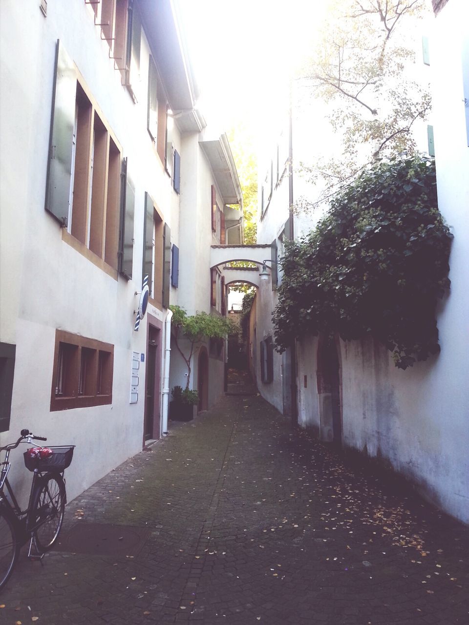 NARROW ALLEY IN CITY