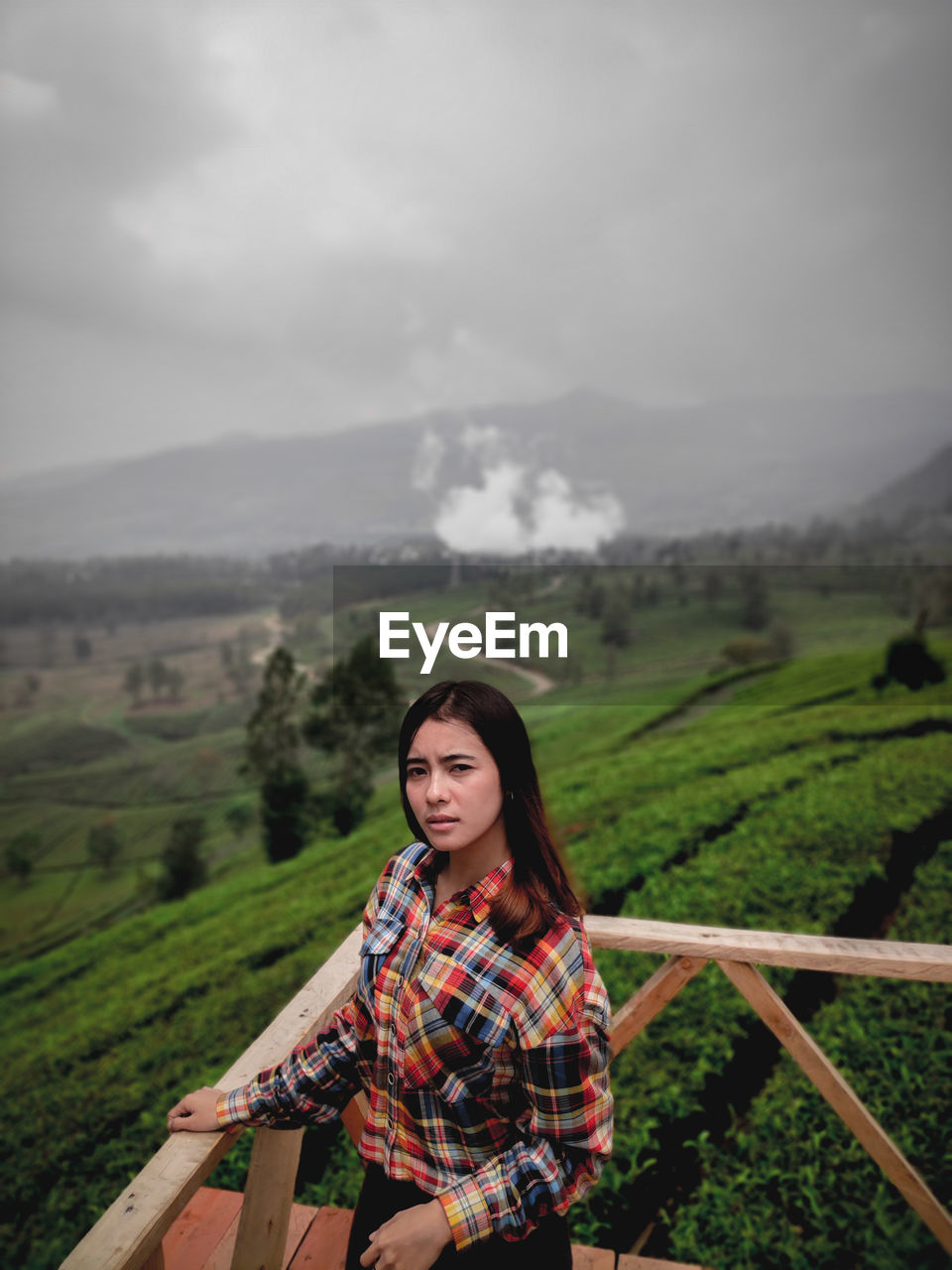 PORTRAIT OF BEAUTIFUL YOUNG WOMAN ON LAND