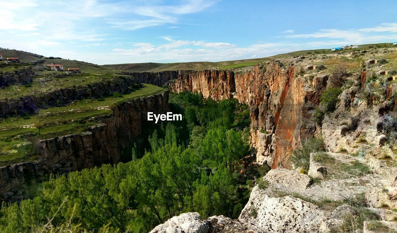 SCENIC VIEW OF MOUNTAINS