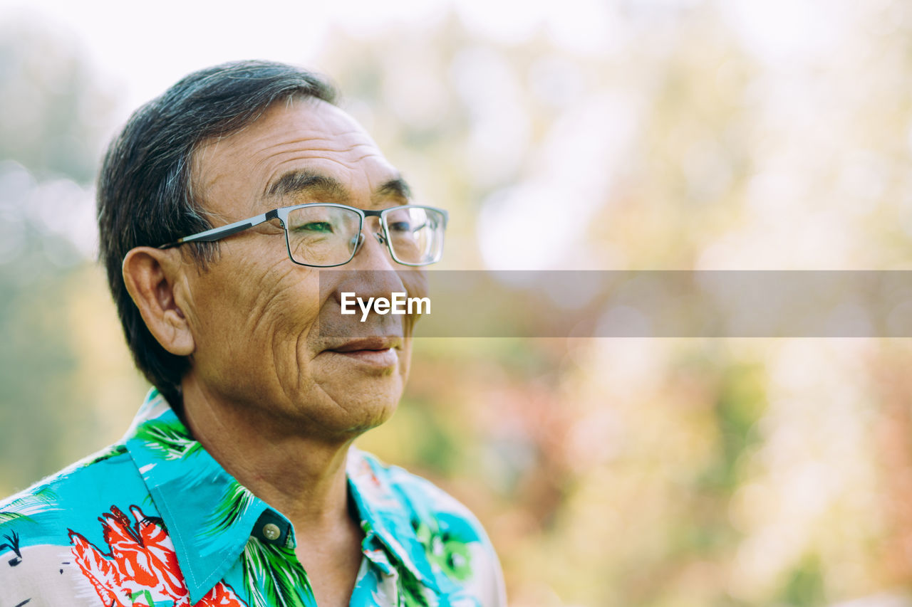 Portrait of mid adult man wearing eyeglasses