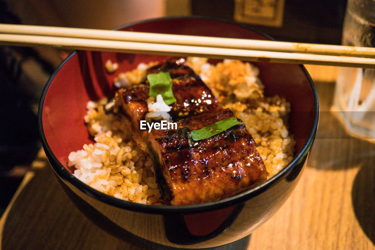 CLOSE-UP OF FOOD IN BOWL