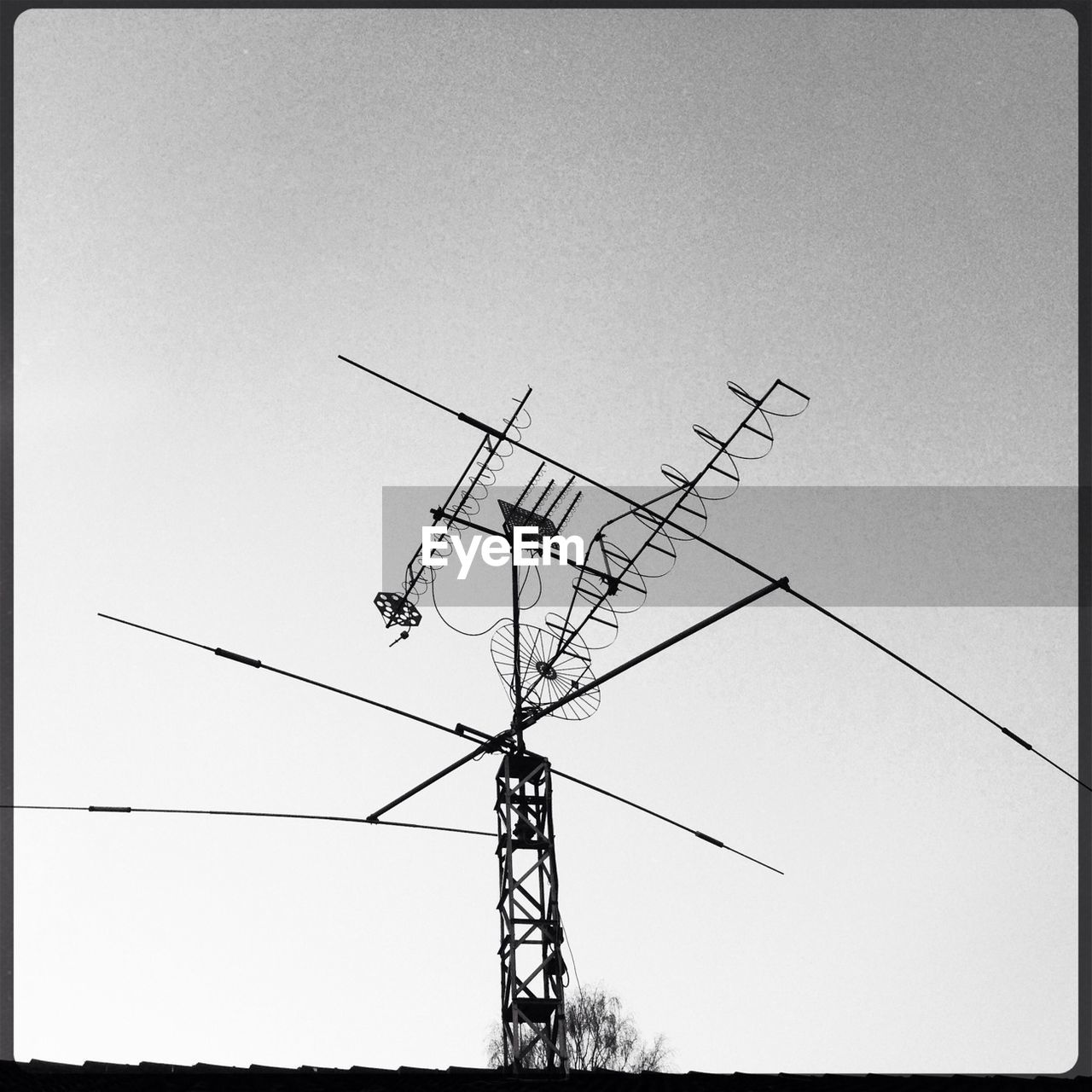 Antenna on mast