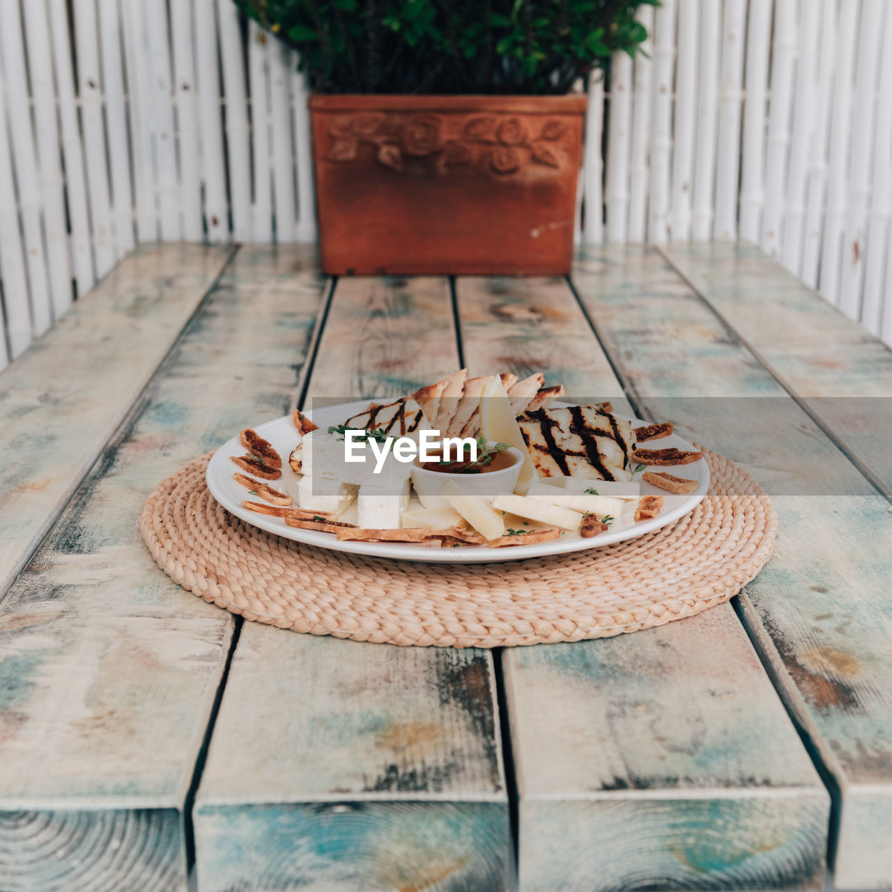 HIGH ANGLE VIEW OF ICE CREAM ON TABLE