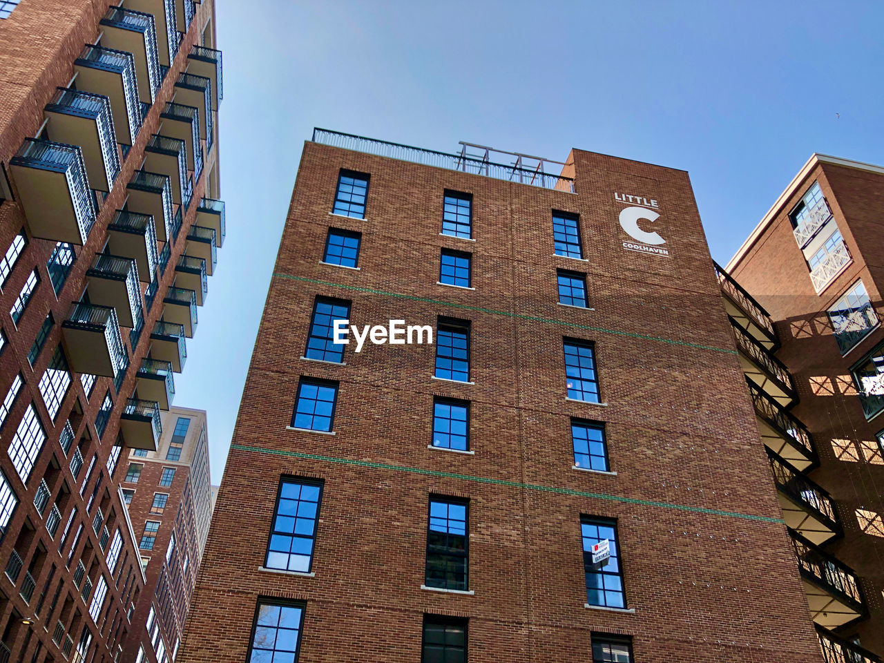 LOW ANGLE VIEW OF RESIDENTIAL BUILDING AGAINST CLEAR BLUE SKY