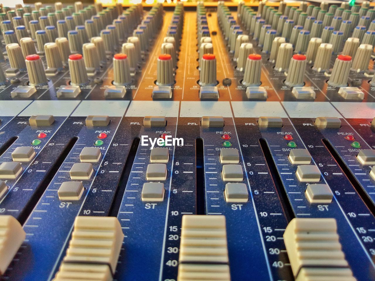 CLOSE-UP OF SOUND MIXER AT CONCERT