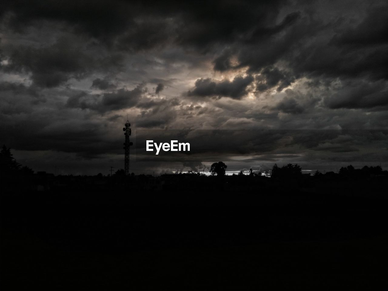 SCENIC VIEW OF DRAMATIC SKY OVER SILHOUETTE LANDSCAPE
