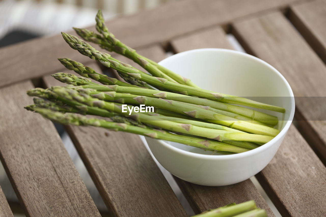 HIGH ANGLE VIEW OF VEGETABLES IN CONTAINER ON TABLE