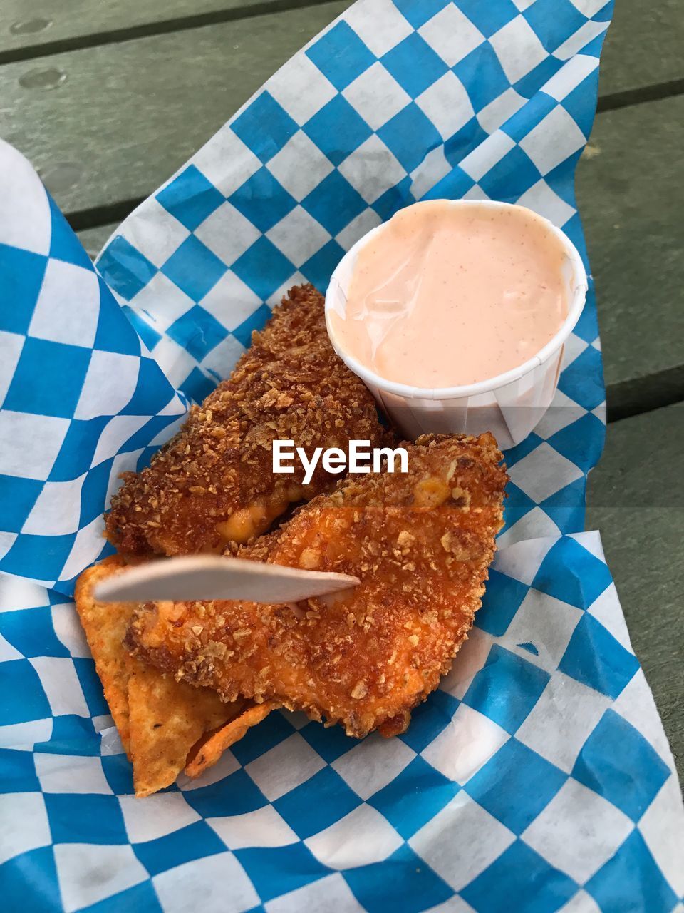 HIGH ANGLE VIEW OF FOOD ON TABLE