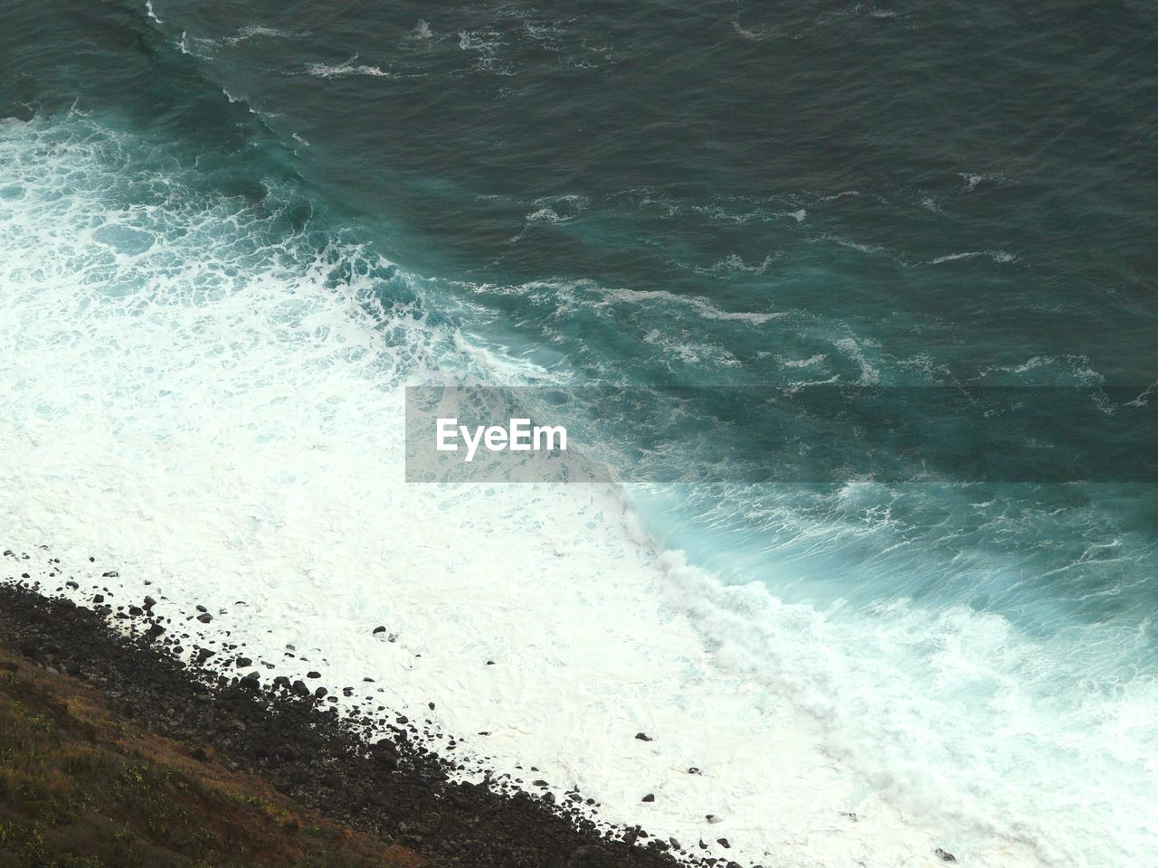 Full frame shot of sea against sky