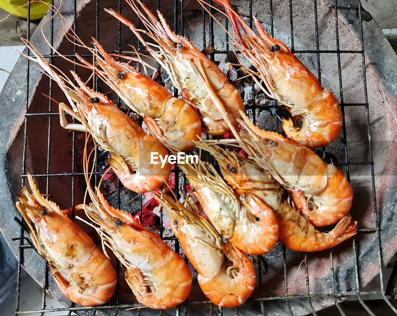 HIGH ANGLE VIEW OF MEAT ON BARBECUE