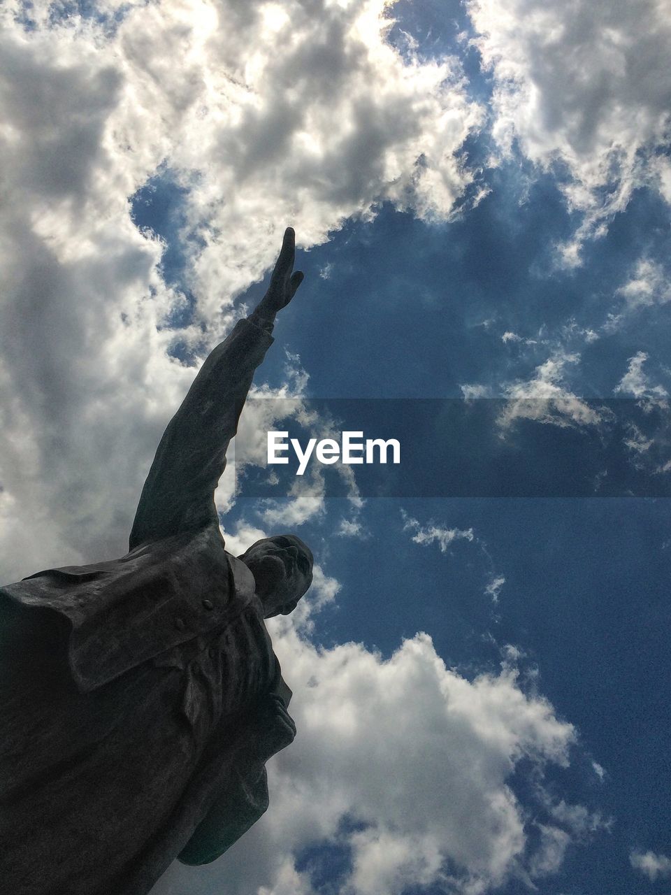 LOW ANGLE VIEW OF SCULPTURE AGAINST SKY