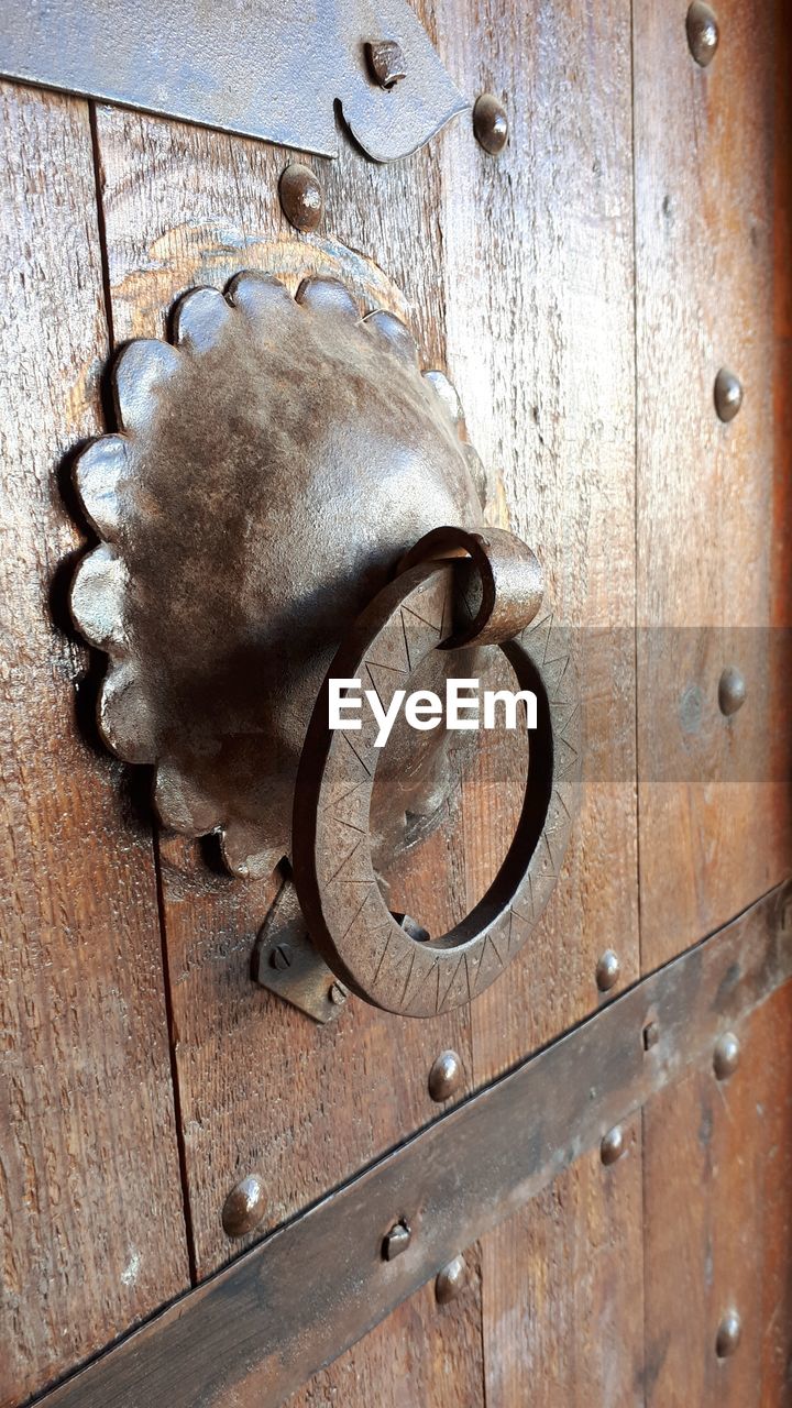 CLOSE-UP OF OLD METAL DOOR