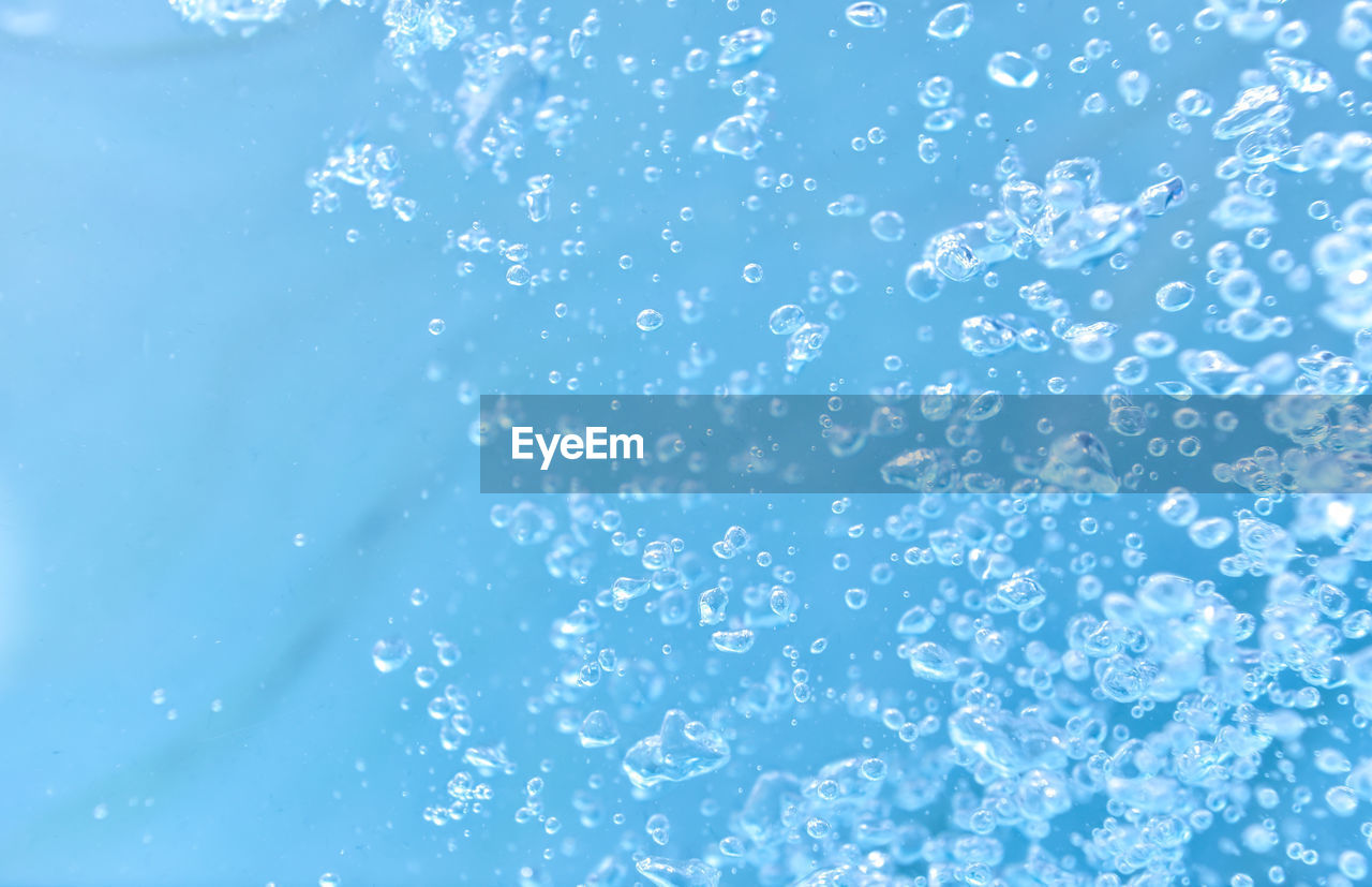 FULL FRAME SHOT OF BUBBLES