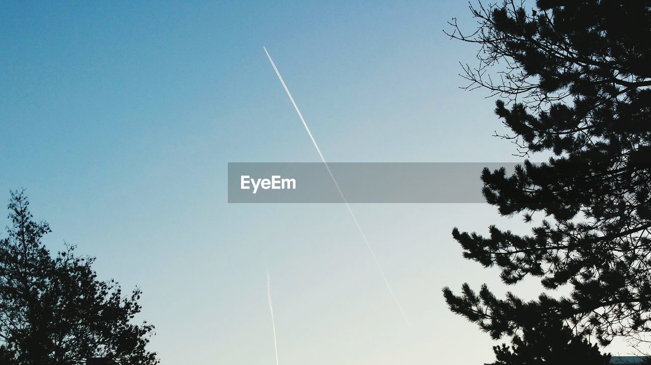 LOW ANGLE VIEW OF VAPOR TRAIL IN SKY
