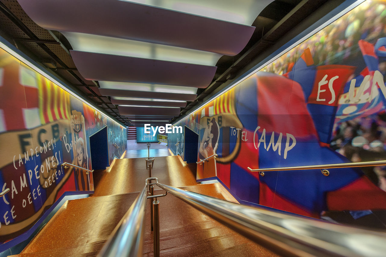 VIEW OF SUBWAY TRAIN AT STATION