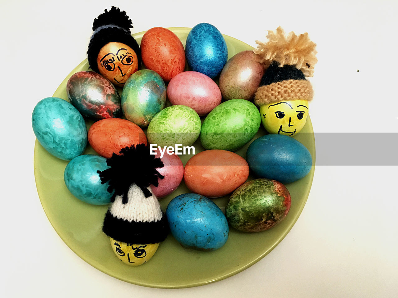 HIGH ANGLE VIEW OF MULTI COLORED EASTER EGGS