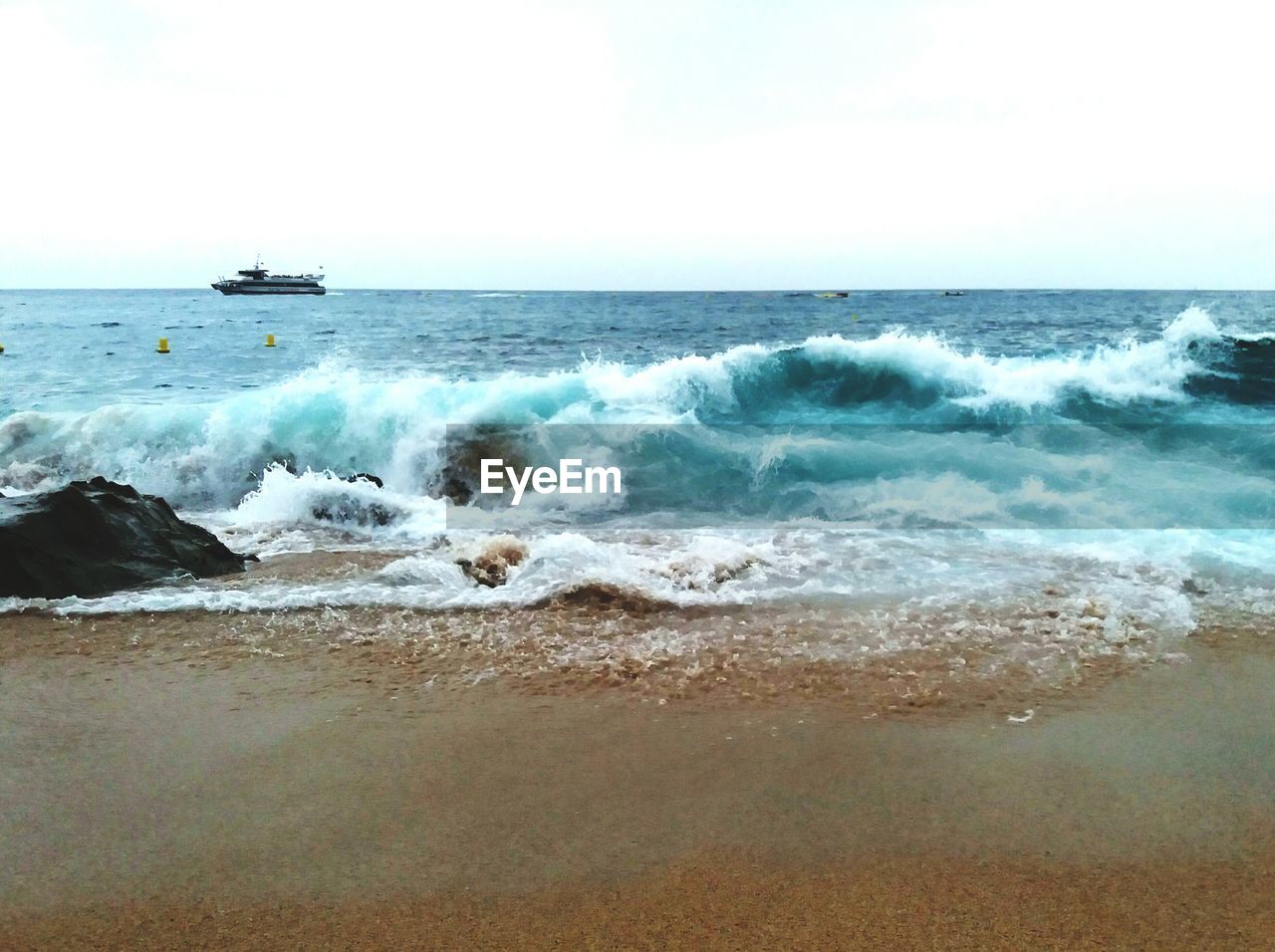 SCENIC VIEW OF BEACH