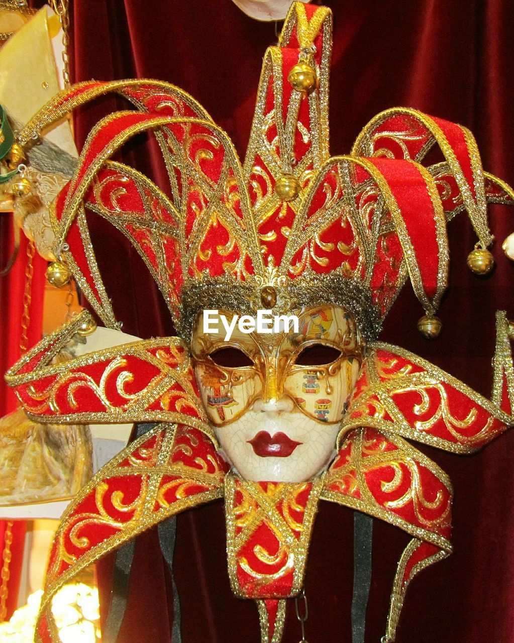 CLOSE-UP PORTRAIT OF MASK AT NIGHT