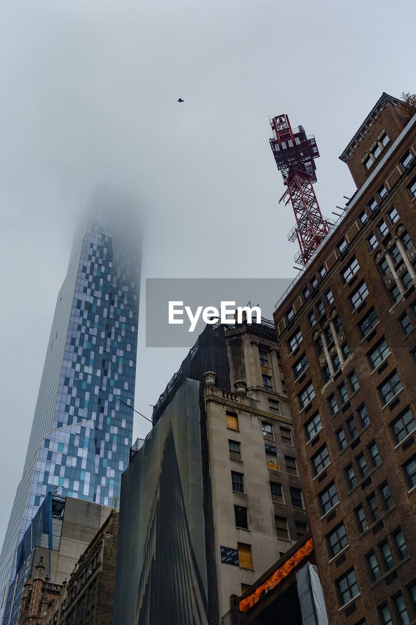 LOW ANGLE VIEW OF OFFICE BUILDINGS AGAINST SKY