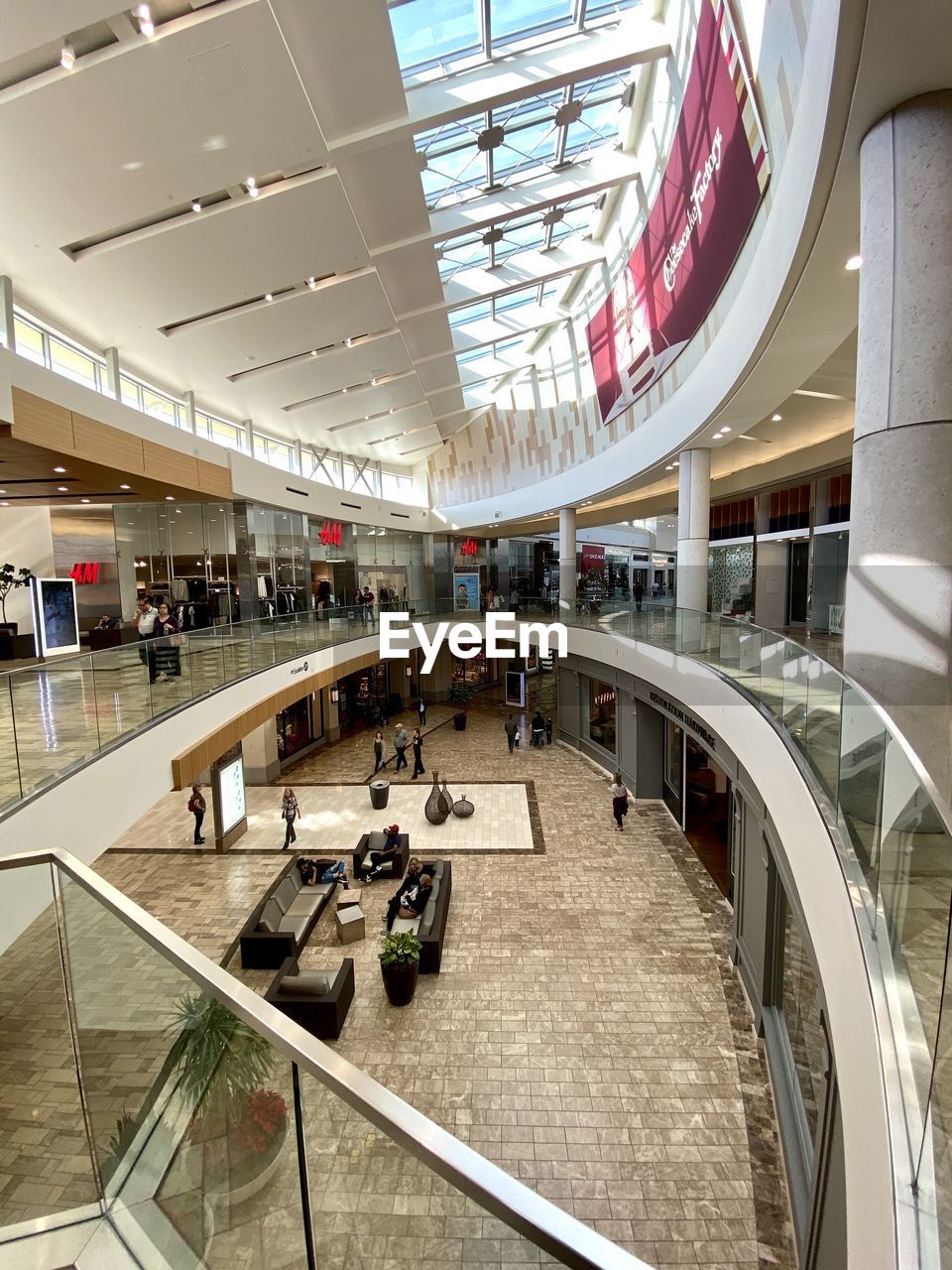 VIEW OF ESCALATOR IN SHOPPING MALL