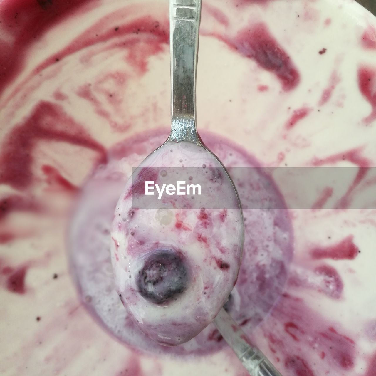 CLOSE-UP OF ICE CREAM IN PLATE