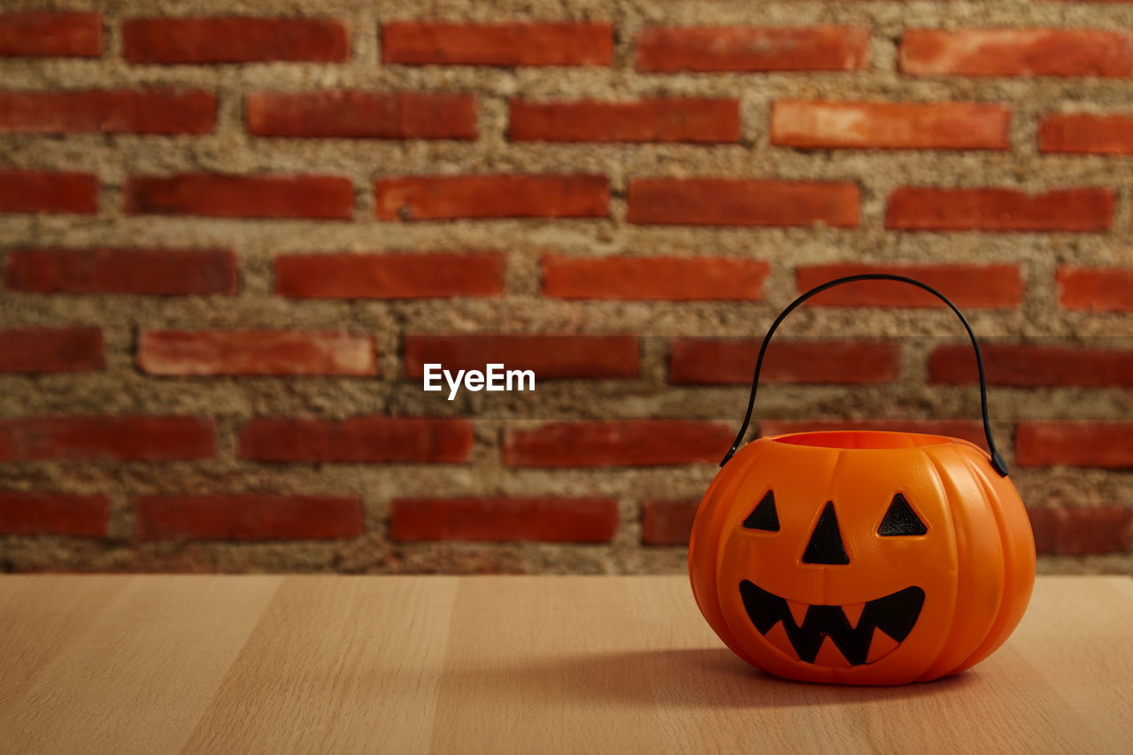 CLOSE-UP OF PUMPKIN ON TABLE