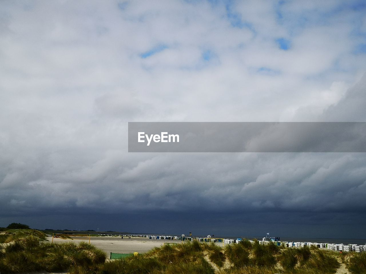 SCENIC VIEW OF FIELD AGAINST CLOUDY SKY