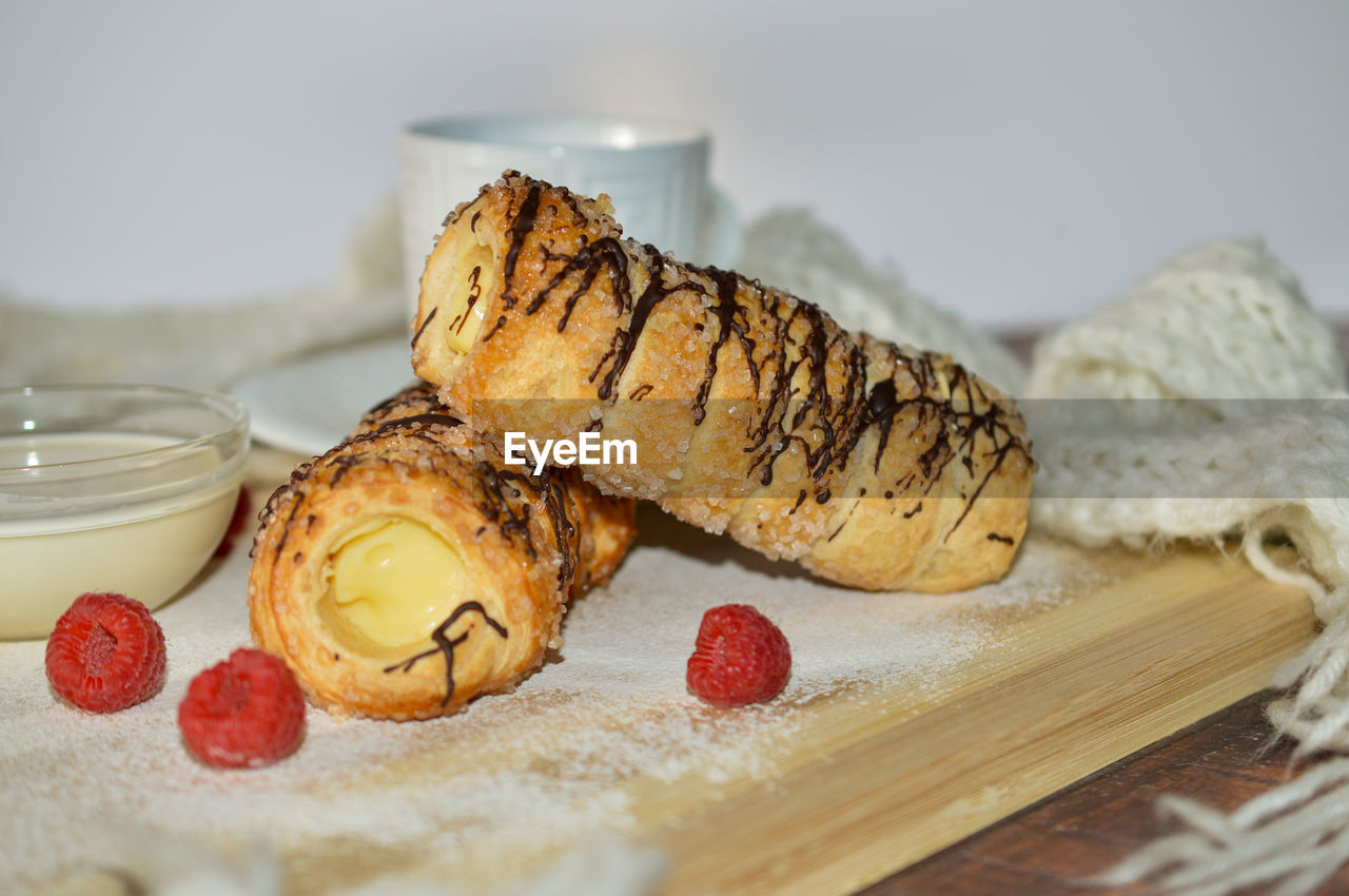 Pastry cream and chocolate puff pastry