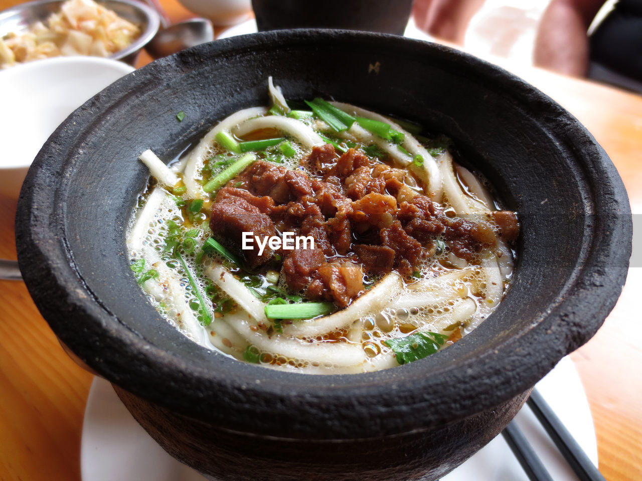 HIGH ANGLE VIEW OF FOOD ON TABLE