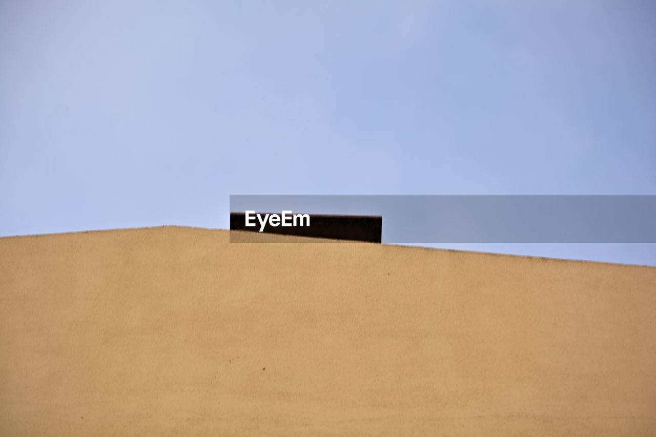 copy space, wood, architecture, sky, no people, blue, wall, built structure, nature, beige, day, clear sky, building exterior, wall - building feature, outdoors, concrete