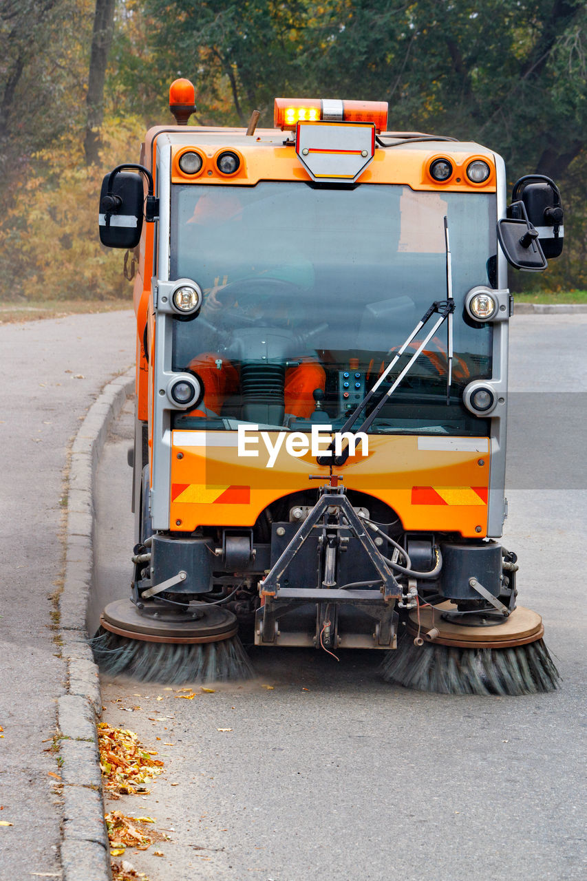 A compact and nimble communal sweeper with two hydraulic front brushes cleans the roadway. 