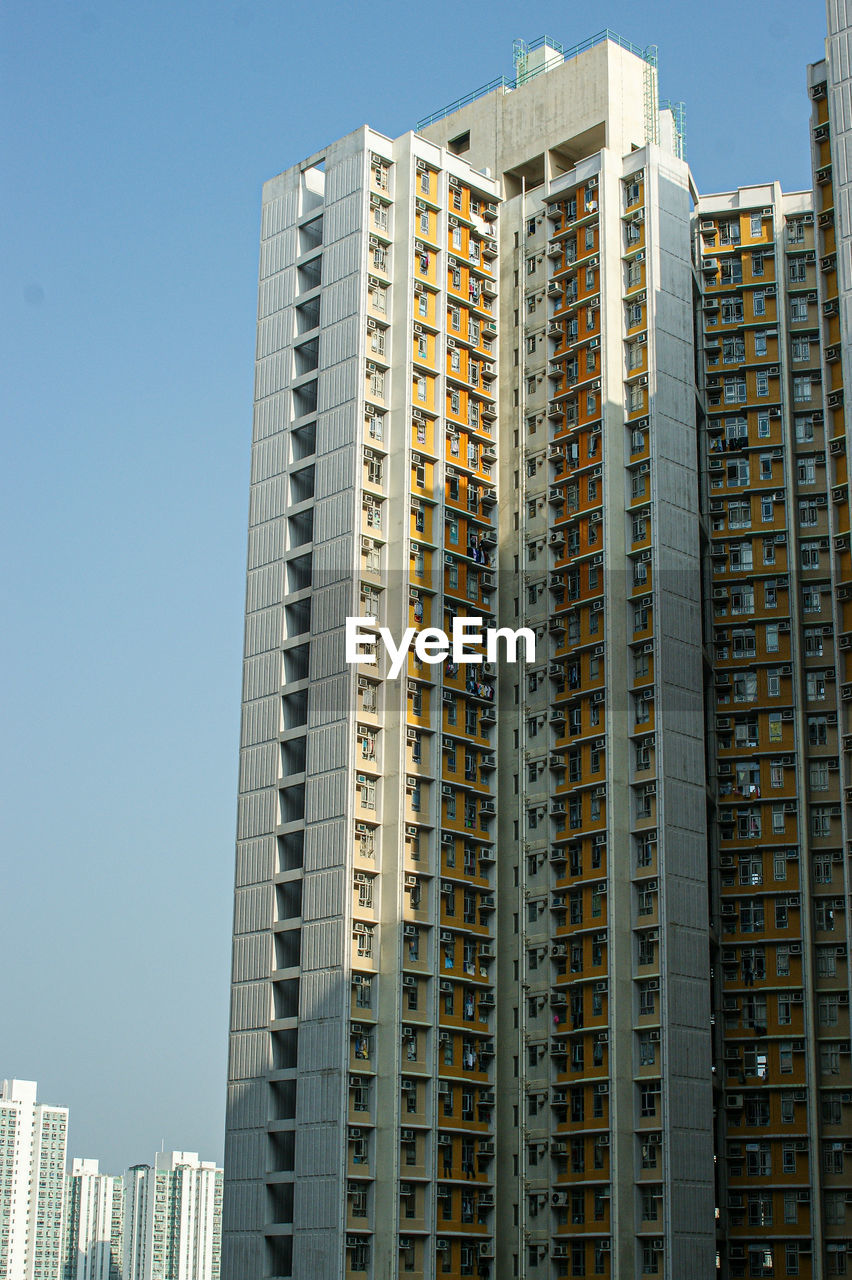 LOW ANGLE VIEW OF MODERN BUILDINGS AGAINST CLEAR SKY